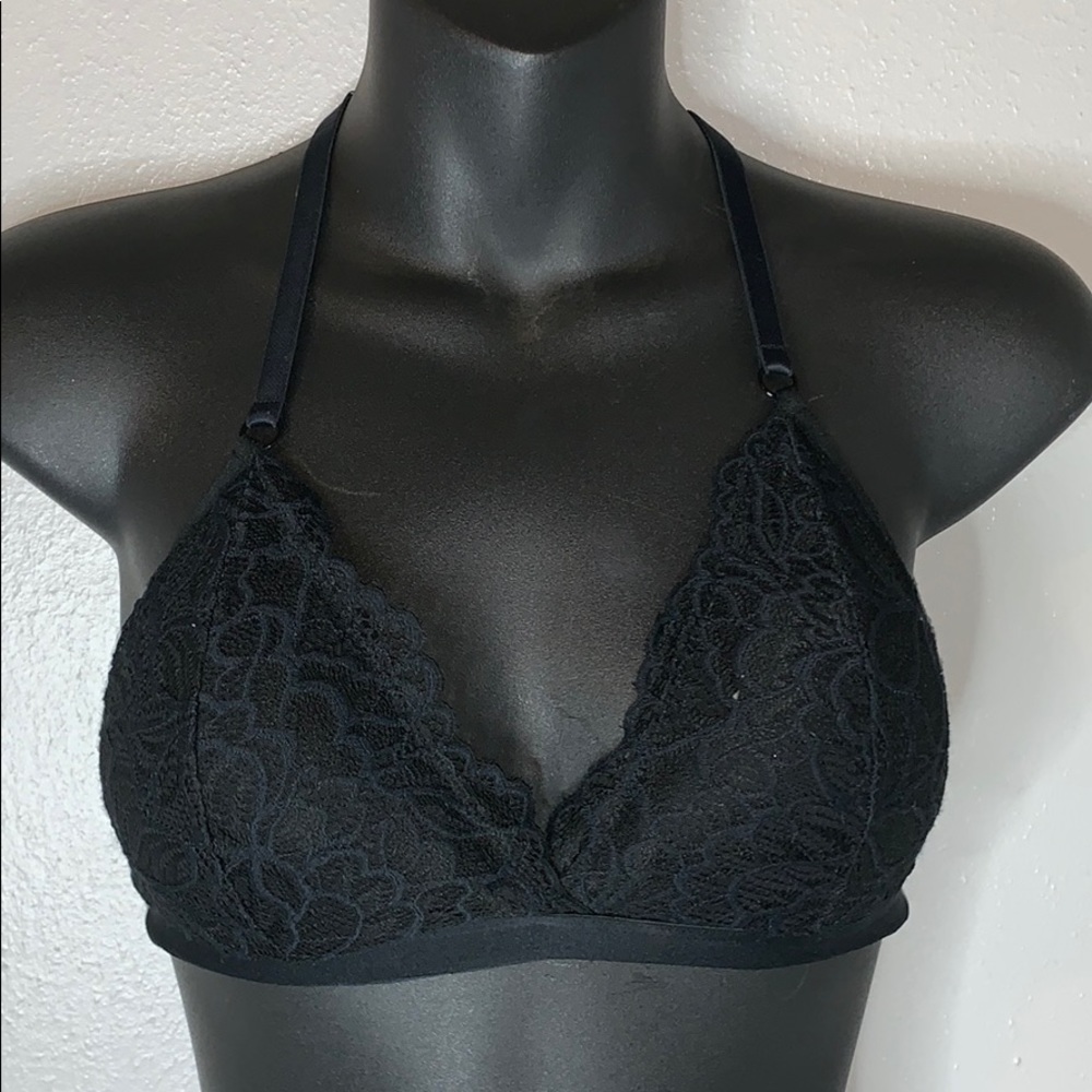 black lacy bralatte